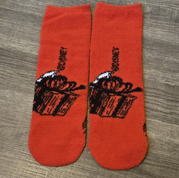 🍒🍒 Sally Claw Fuzzy Socks - Picture 4 of 5